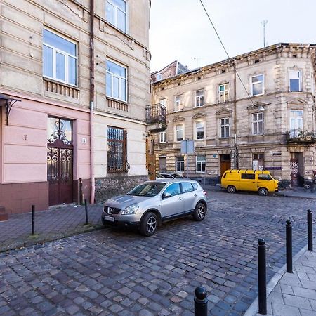 8 Svyatoho Teodora Square Apartments Lviv Exterior foto