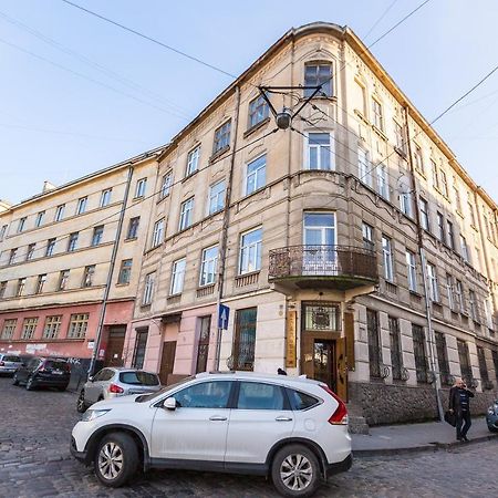 8 Svyatoho Teodora Square Apartments Lviv Exterior foto