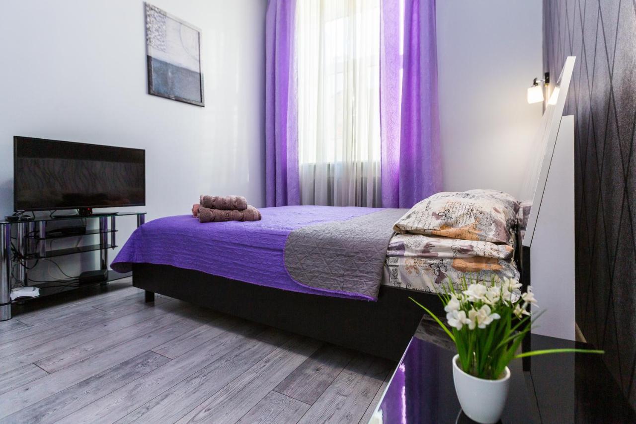 8 Svyatoho Teodora Square Apartments Lviv Exterior foto