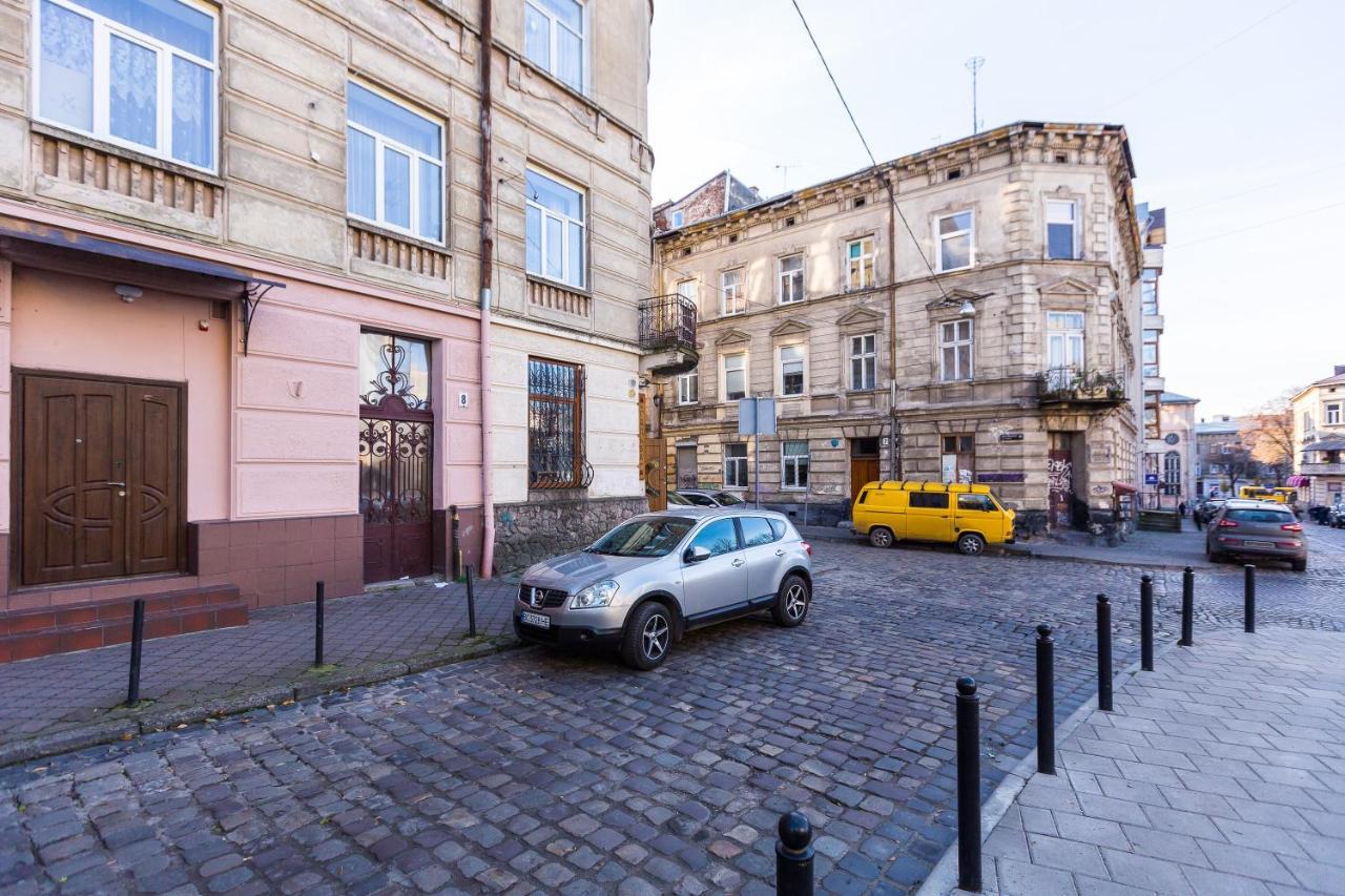 8 Svyatoho Teodora Square Apartments Lviv Exterior foto