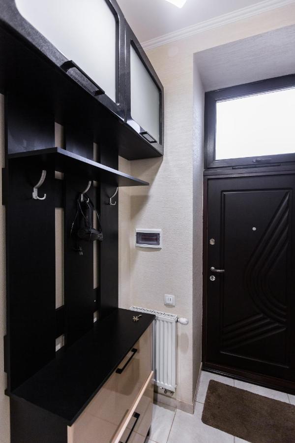 8 Svyatoho Teodora Square Apartments Lviv Exterior foto