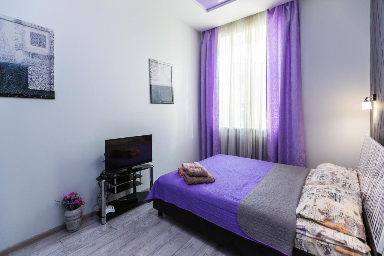 8 Svyatoho Teodora Square Apartments Lviv Exterior foto