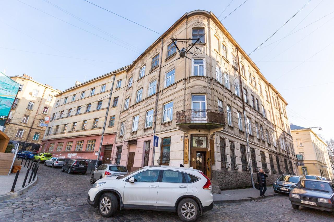 8 Svyatoho Teodora Square Apartments Lviv Exterior foto