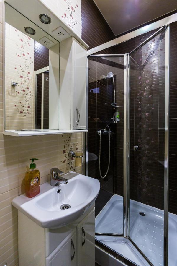 8 Svyatoho Teodora Square Apartments Lviv Exterior foto